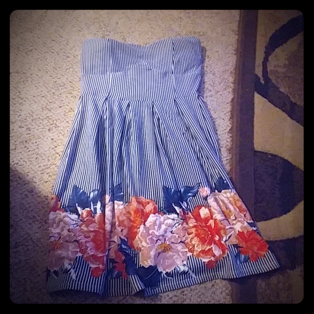 Short strapless dress